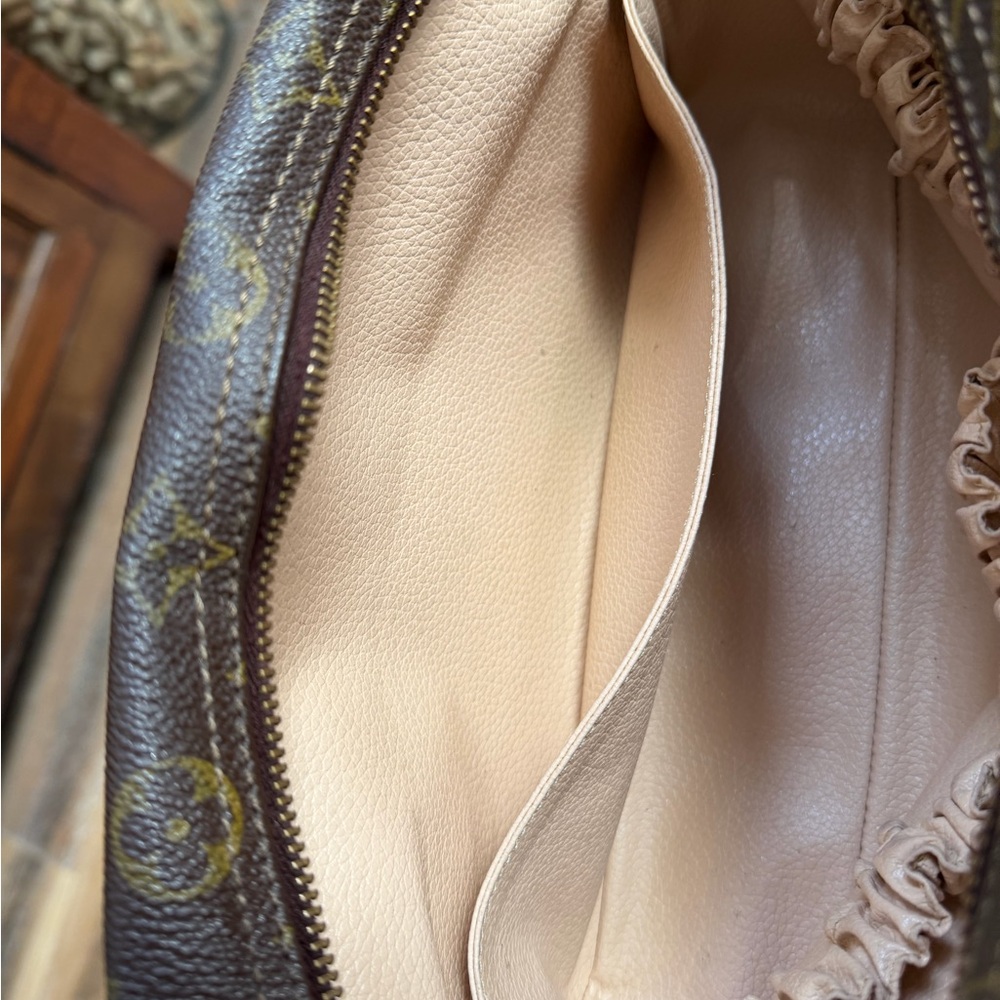 LOUIS VUITTON toiletry 28 - Picture 7 of 8